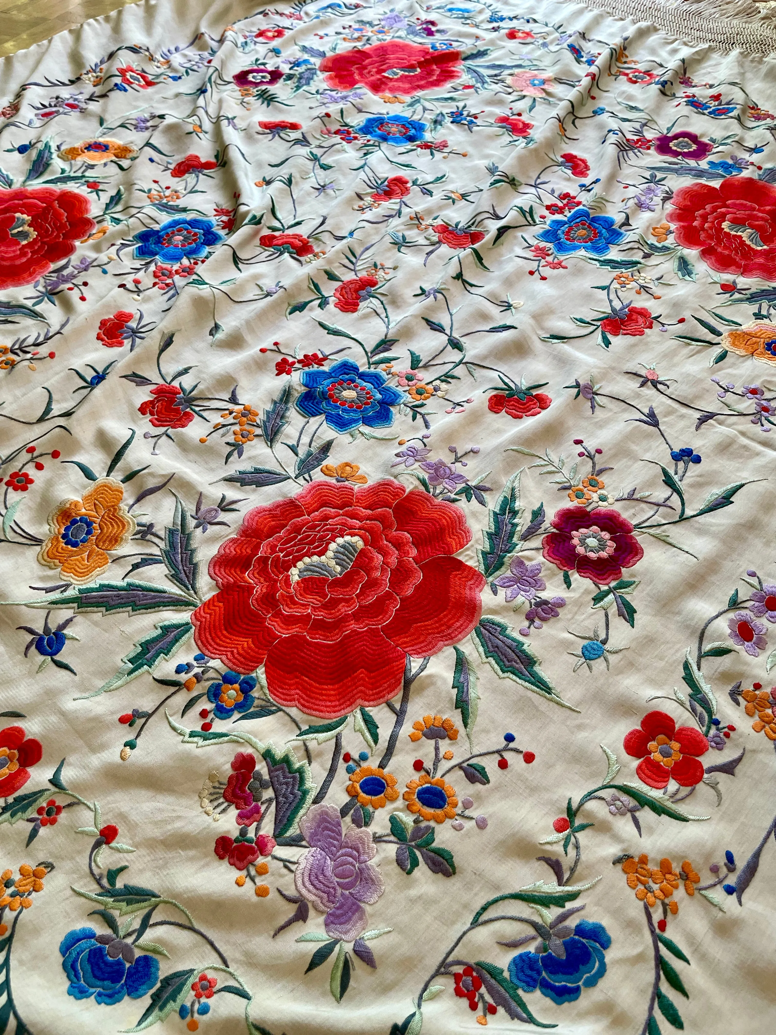 POPPY GARDEN VINTAGE PIANO SHAWL